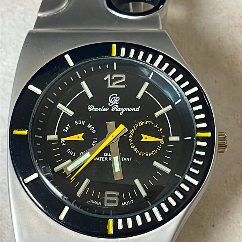 Charles Raymond men battery water resistant